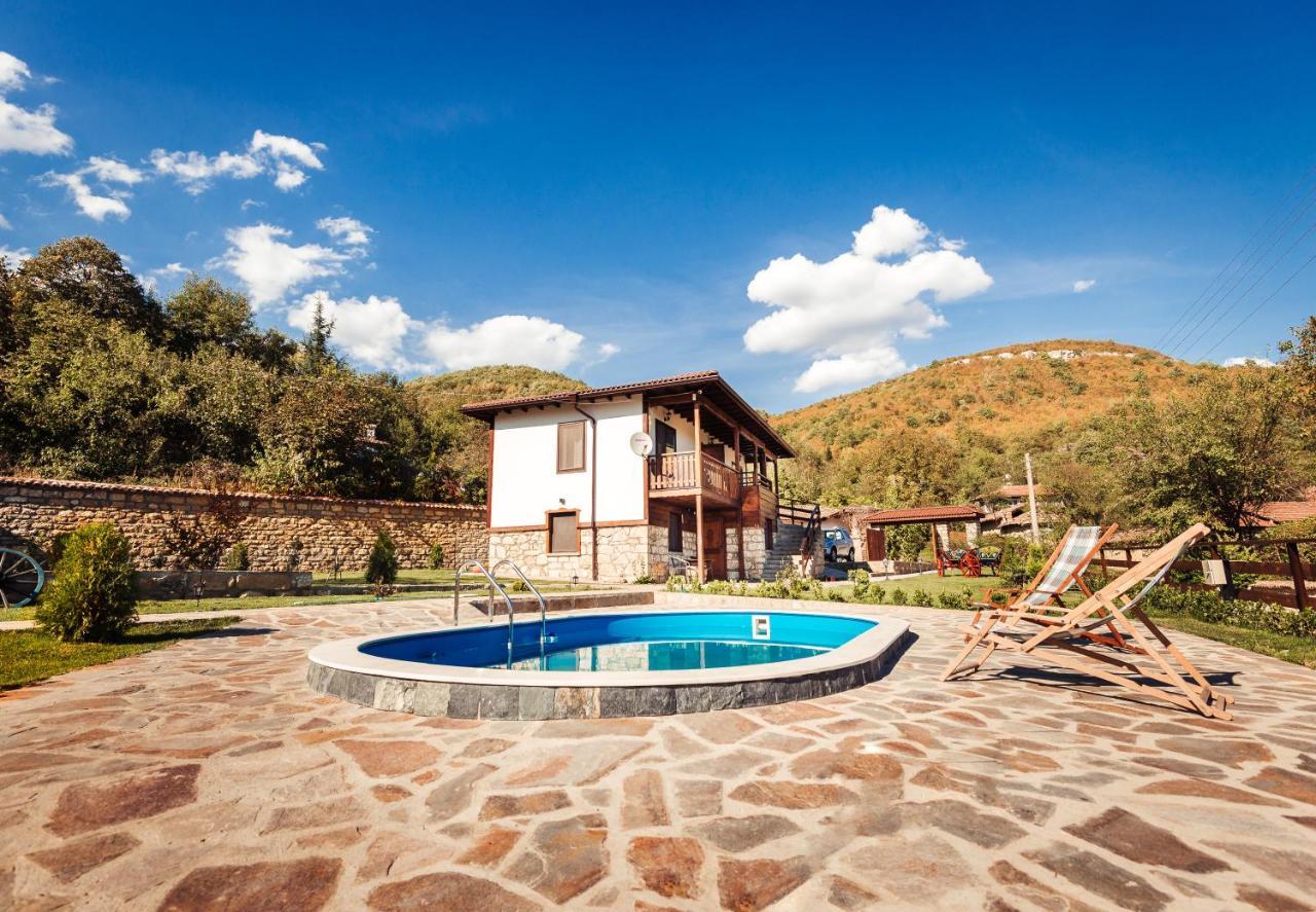Guest House Hristova Kashta - Христова Къща Cherni Vrŭkh Exterior photo