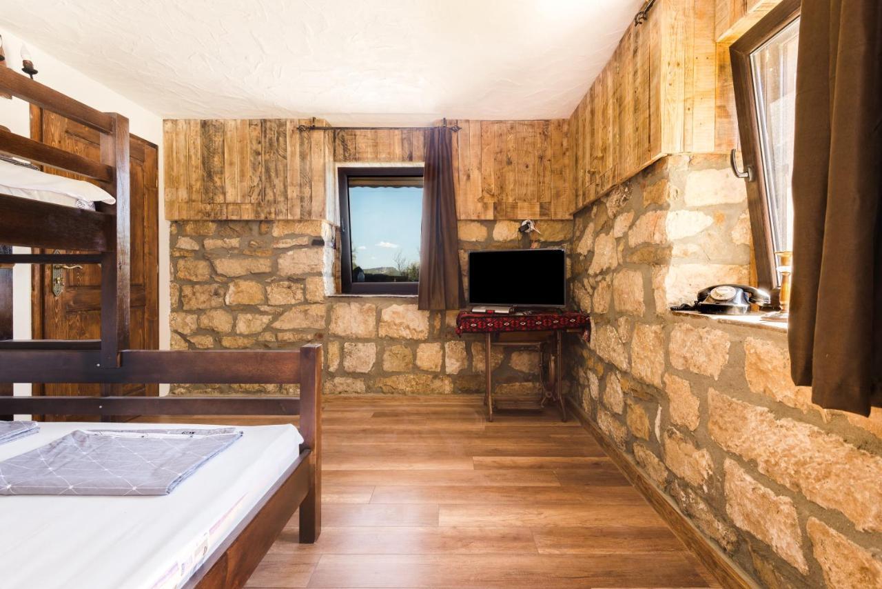 Guest House Hristova Kashta - Христова Къща Cherni Vrŭkh Exterior photo