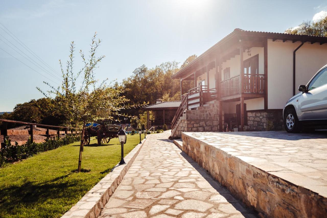 Guest House Hristova Kashta - Христова Къща Cherni Vrŭkh Exterior photo