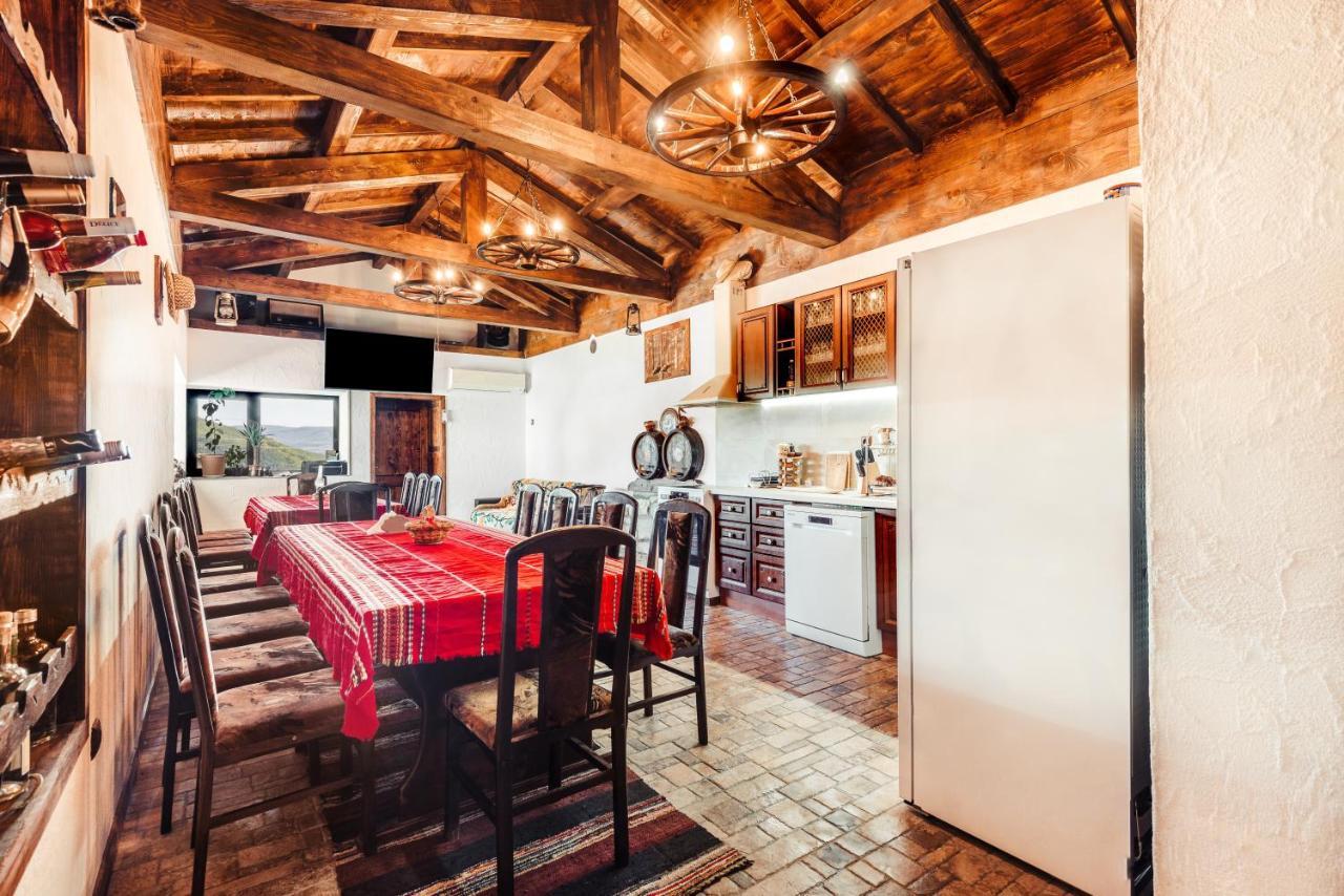 Guest House Hristova Kashta - Христова Къща Cherni Vrŭkh Exterior photo