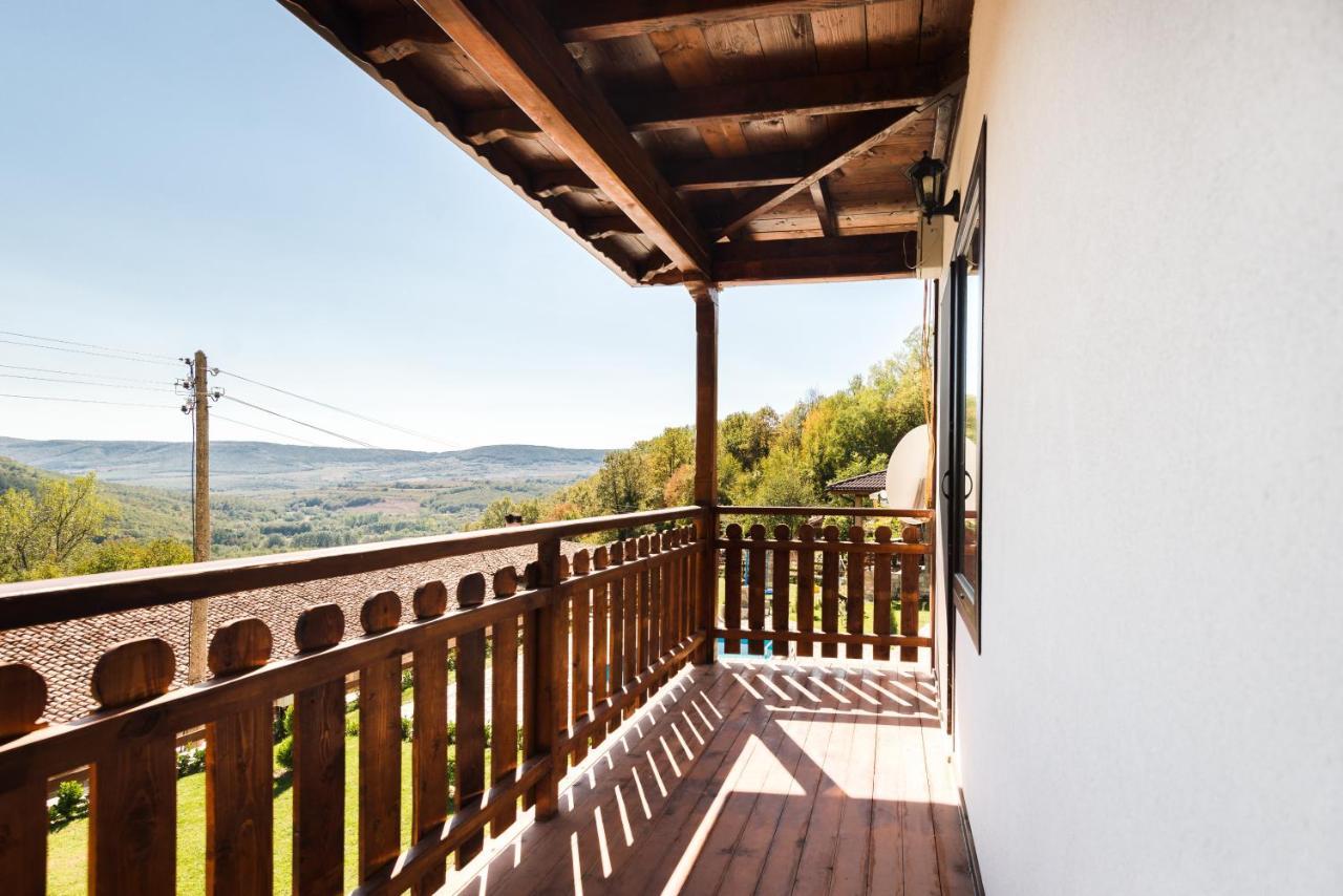 Guest House Hristova Kashta - Христова Къща Cherni Vrŭkh Exterior photo