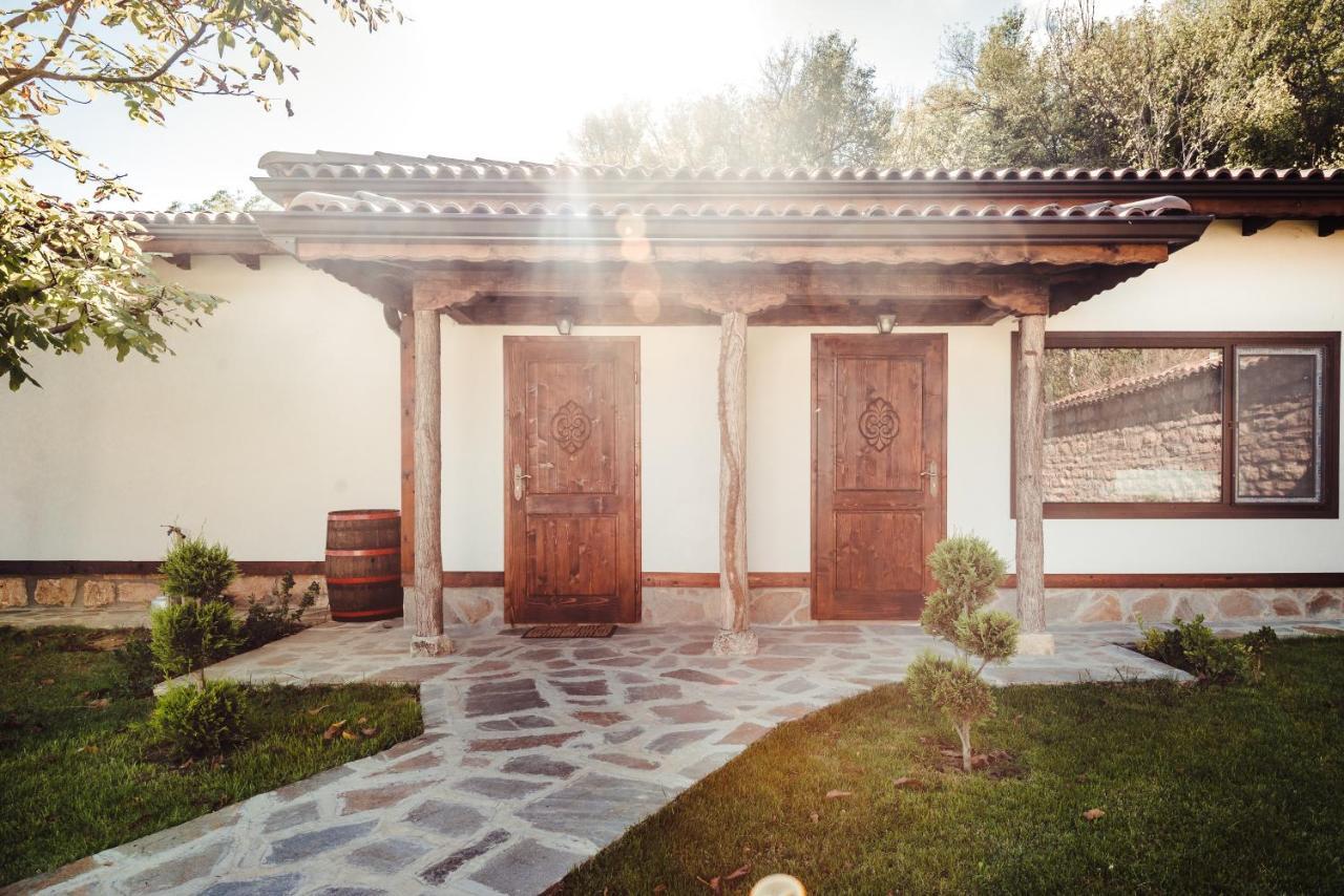 Guest House Hristova Kashta - Христова Къща Cherni Vrŭkh Exterior photo