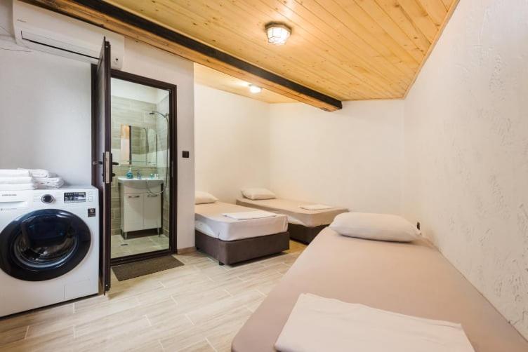 Guest House Hristova Kashta - Христова Къща Cherni Vrŭkh Exterior photo