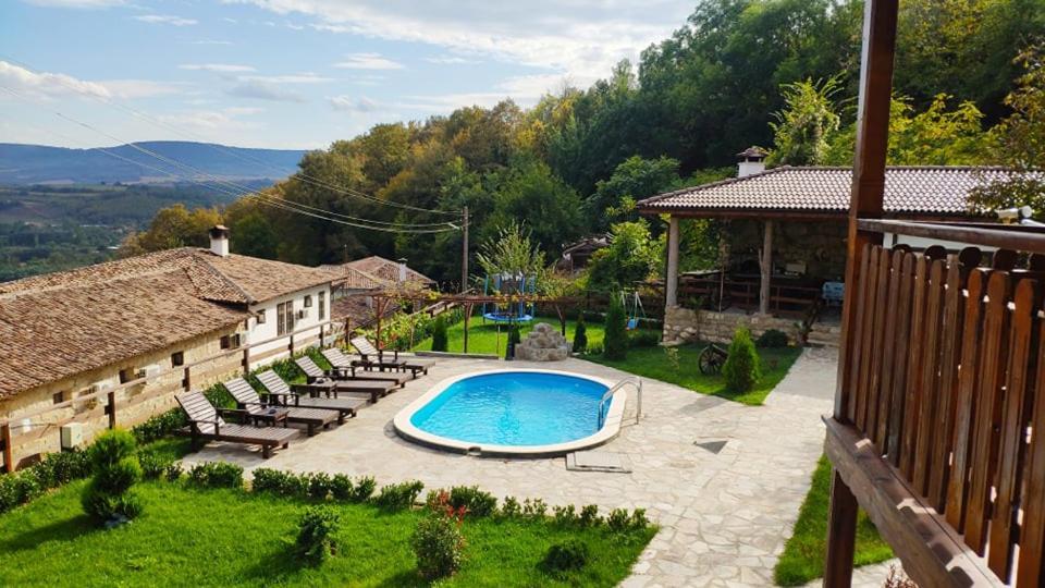 Guest House Hristova Kashta - Христова Къща Cherni Vrŭkh Exterior photo
