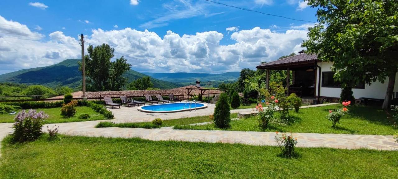 Guest House Hristova Kashta - Христова Къща Cherni Vrŭkh Exterior photo