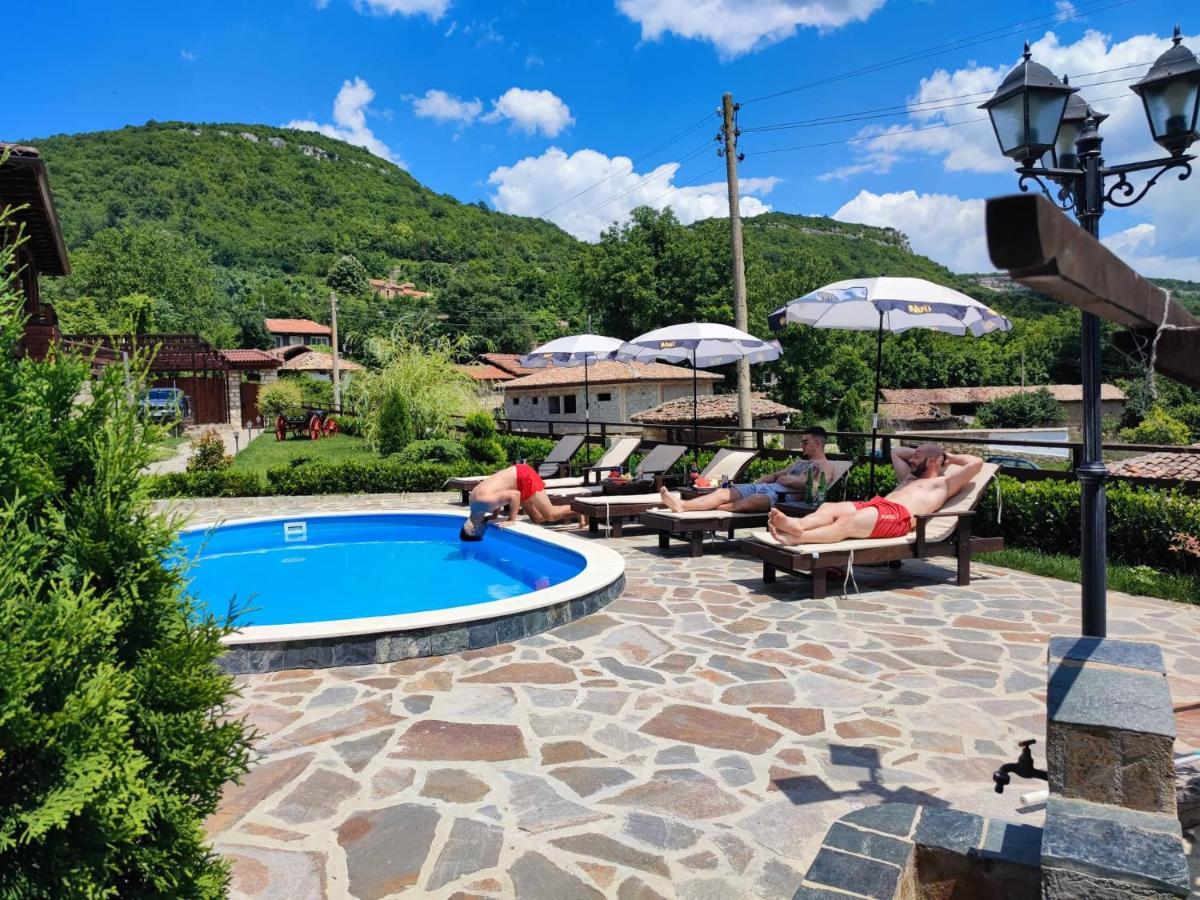 Guest House Hristova Kashta - Христова Къща Cherni Vrŭkh Exterior photo