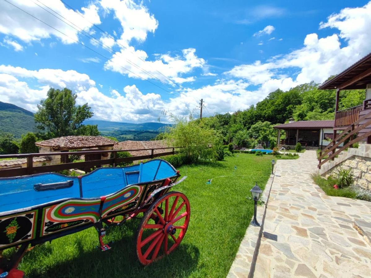 Guest House Hristova Kashta - Христова Къща Cherni Vrŭkh Exterior photo